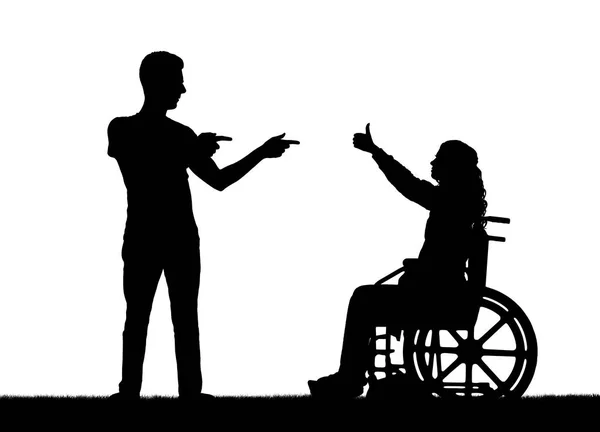 Векторный силуэт счастливой женщины-инвалида в инвалидной коляске с мужчиной, который ее поддерживает — стоковое фото