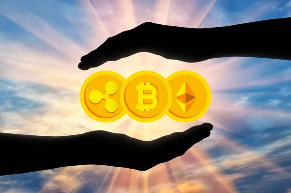 Monete bitcoin, eterio, ondulazione nelle mani — Foto Stock