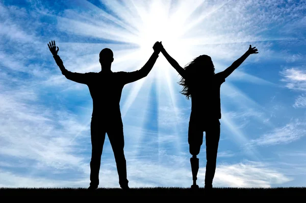 Gelukkig man en vrouw hand in hand met kunstmatige ledematen handen en benen — Stockfoto