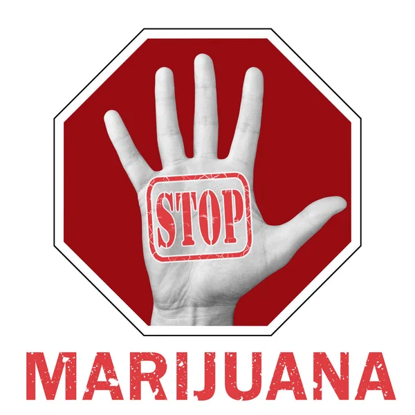 Остановите концептуальную иллюстрацию марихуаны. Открытая рука с текстом остановить марихуану . — стоковое фото