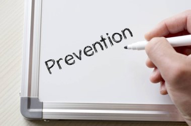 Beyaz tahta üzerinde yazılı önleme