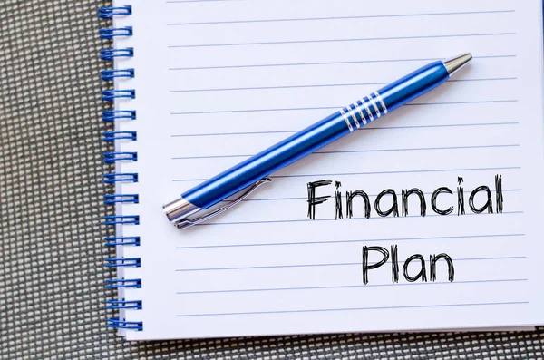 Concepto de texto del plan financiero en cuaderno —  Fotos de Stock