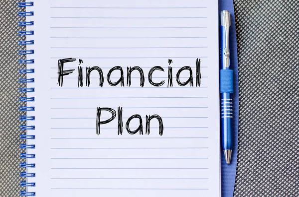 Financieel plan tekst concept op laptop — Stockfoto