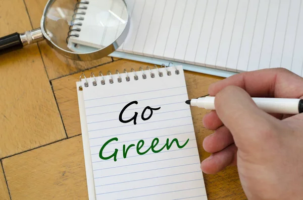 Vai concetto verde su notebook — Foto Stock