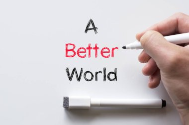 Beyaz tahta üzerinde yazılı daha iyi bir dünya
