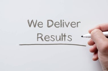 Beyaz tahta üzerinde yazılı sonuçlar