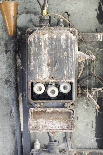 Caja electrónica oxidada vieja — Foto de Stock
