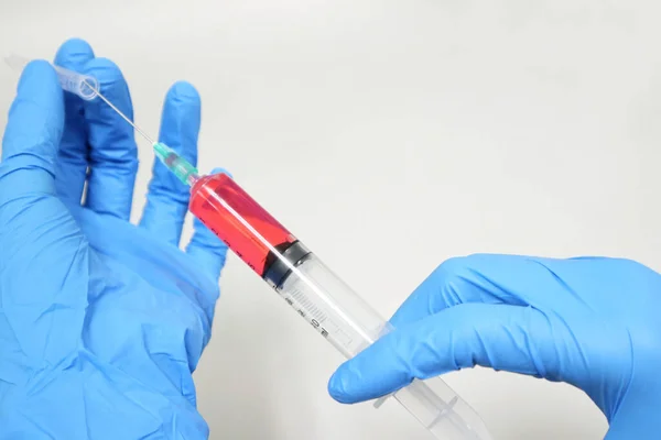 Scientist Wear Blue Nitrile Gloves Testing Chemical Vaccine Using Syringe — Stock Photo, Image