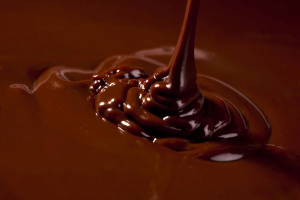 Chocolade concept stroomt — Stockfoto