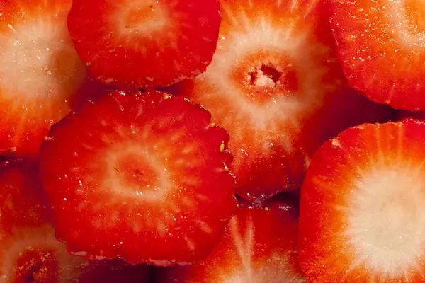 草莓切段 — 图库照片