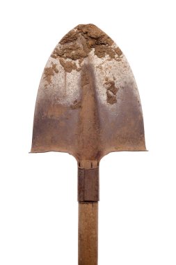 Eski beyaz arka plan üzerinde kerpiç kürekle