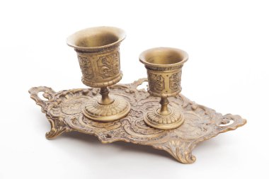 Arapça antik su bardağı beyaz zemin üzerine tepsi solated ile