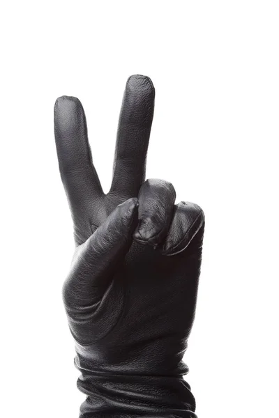Hand in schwarzen Lederhandschuhen zeigt Sieg — Stockfoto