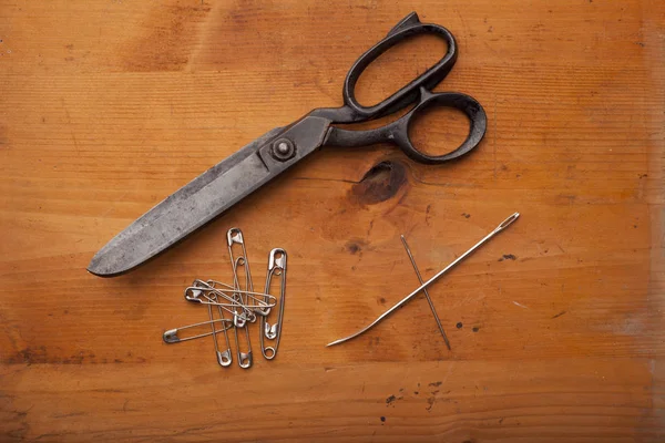 調整ツールや針工芸概念と洋裁ハサミ — ストック写真