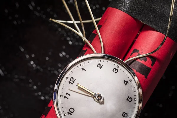 Dynamite Bom Met Een Timer Een Bos Van Dynamiet Zwarte — Stockfoto