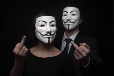 iki maske studio ile anonim eylemci hacker grubu üyesi 