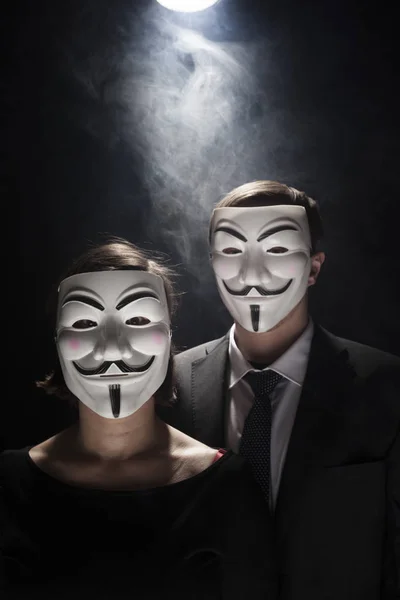 maske studio atış ile anonim eylemci hacker