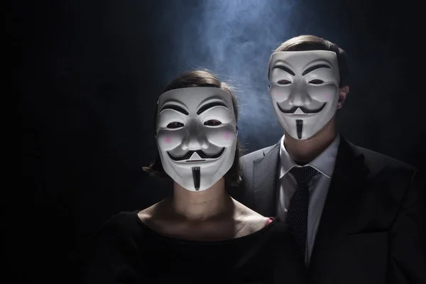 Anonymer Aktivist Hacker mit Maske im Studio erschossen — Stockfoto