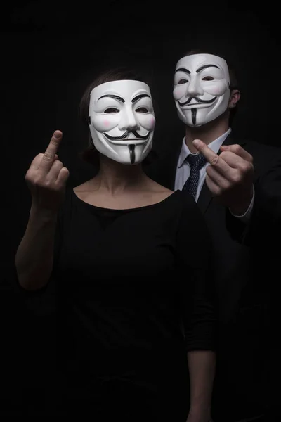 两名成员的匿名活动家黑客组与面具工作室 — 图库照片