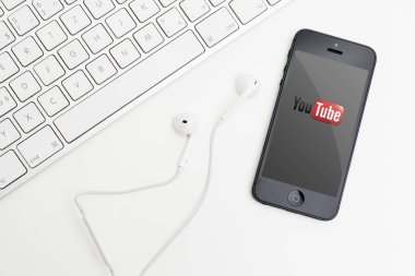 14 Şubat 2005'te kurulan popüler çevrimiçi video paylaşım web sitesi, YouTube uygulaması üzerinde screenyoutube olduğunu