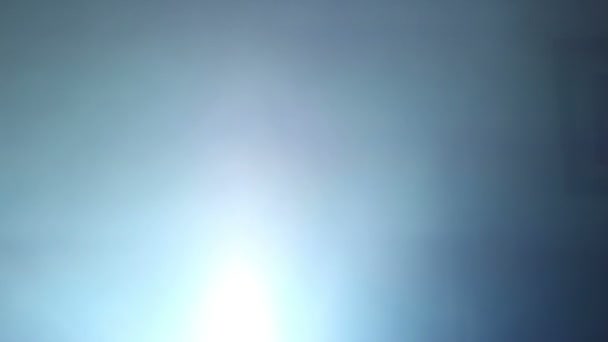 Leuchtende Farbige Strahlen Hintergrund Des Projektors Nebel — Stockvideo