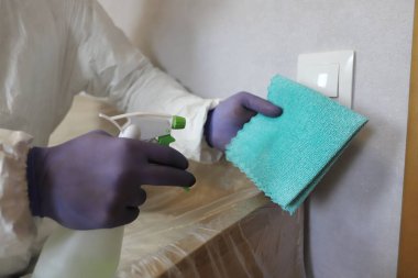 Virüse karşı dezenfekte edilmiş işlemler ve anahtarlar, ev antiseptiklerinin korunması