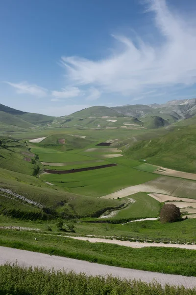 Castelluccio di Norcia dans le parc Sibillini — Photo