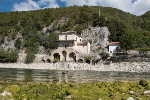 Salvaje, virgen, de inconmensurable belleza, Lago Scanno Imagen de stock