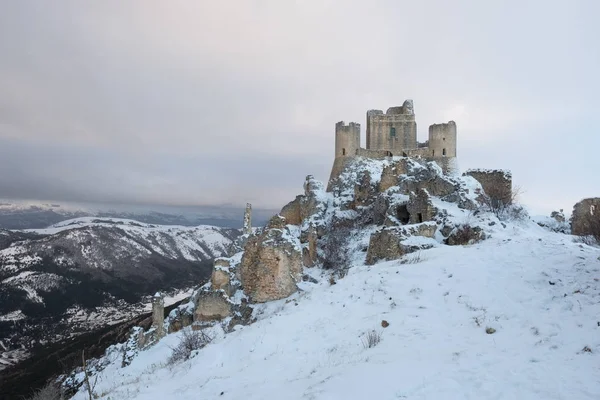 Nakładające Snowy Zamek Rocca Calascio Dawnych Ziem Abruzji Zdjęcia Stockowe bez tantiem