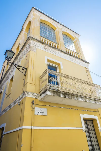 Klasická budova v Olbia, Sardinie, Itálie — Stock fotografie