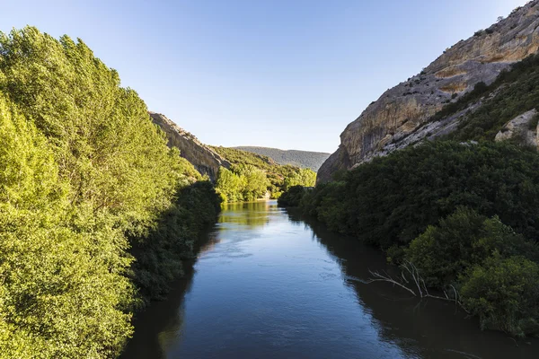Ebro river through a valley in Spain — Stock Photo, Image