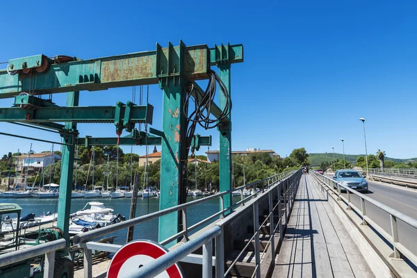 アルゲーロ、サルデーニャ、イタリアの橋やレジャーのポート — ストック写真