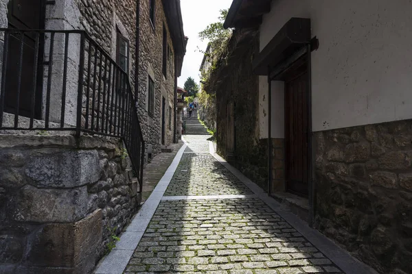 Gatan i San Vicente de la Barquera, Spanien — Stockfoto