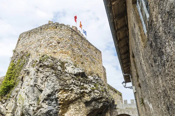 Schloss von san vicente de la barquera, spanien — Stockfoto