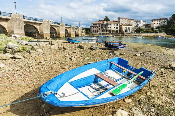 Balıkçı tekneleri San Vicente de la Barquera, İspanya — Stok fotoğraf