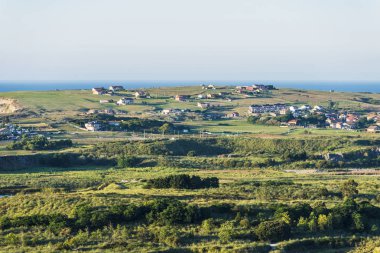 Çayırlar birkaç çiftlikleri ile peyzaj