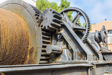 Büyük endüstriyel makara sistemi sprockets ile