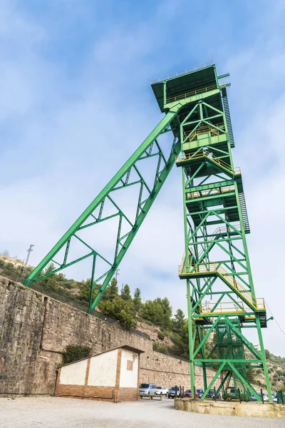 Torre de un pozo de extracción de una mina, España —  Fotos de Stock