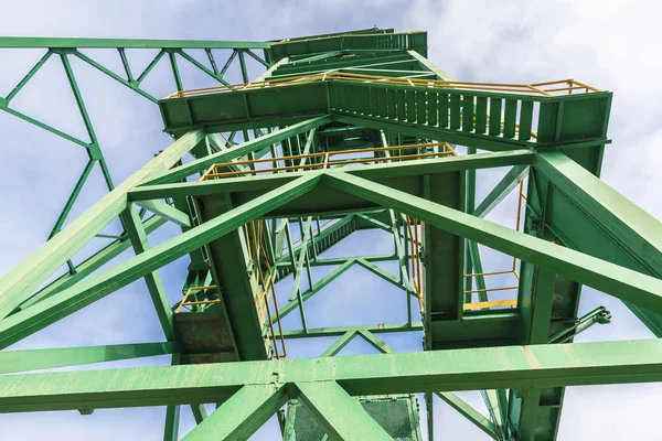 Torre di un pozzo estrazione di una miniera, Spagna — Foto Stock