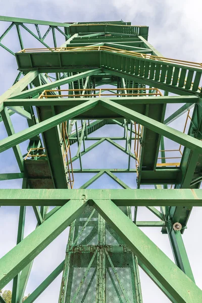 Torre de un pozo de extracción de una mina, España — Foto de Stock