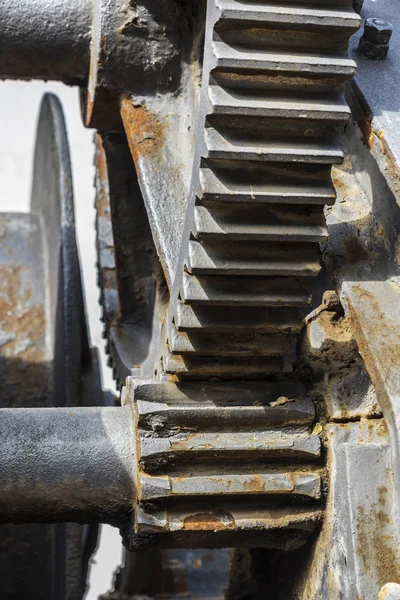 Büyük endüstriyel makara sistemi sprockets ile