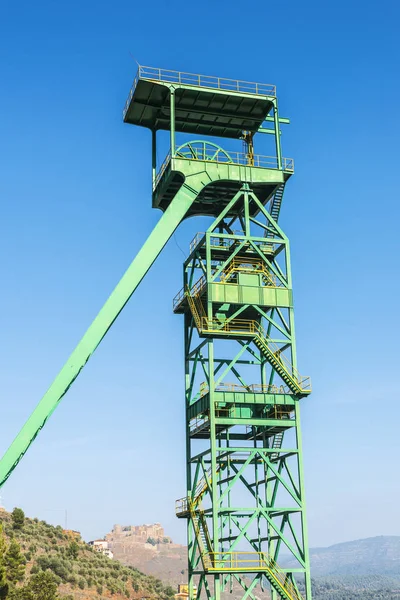 Torre de un pozo de extracción de una mina, España —  Fotos de Stock