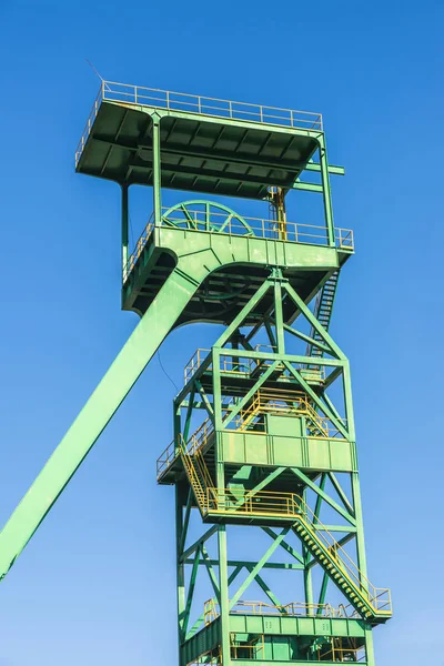 Turm eines Brunnens Gewinnung einer Mine, Spanien — Stockfoto