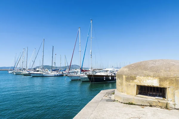 Bunker im Freizeithafen Alghero, Sardinien, Italien — Stockfoto