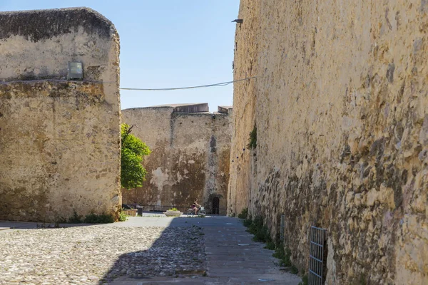 Straße der Altstadt von Alghero, Sardinien, Italien — Stockfoto