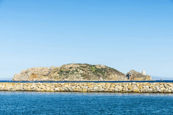 Seawall nelle isole Medi della Costa Brava, Spagna — Foto Stock