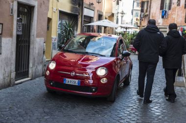  Kırmızı Fiat 500 Roma, İtalya