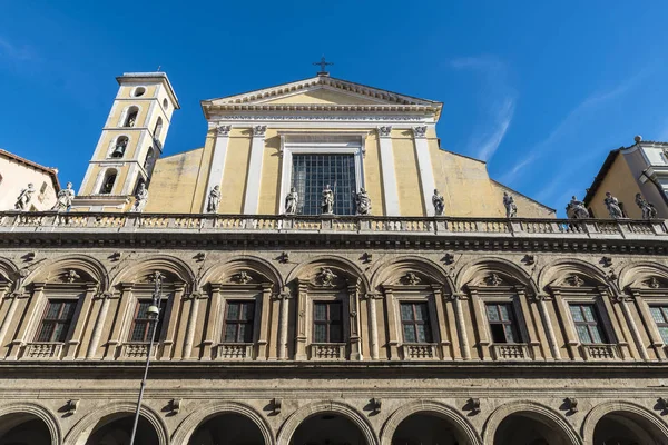 Eski bir klasik Roma, Italya'binada kilise
