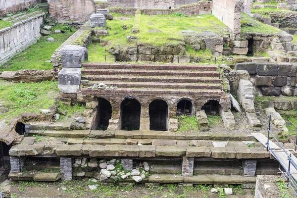 Ρωμαϊκά ερείπια στη Ρώμη, Ιταλία — Φωτογραφία Αρχείου