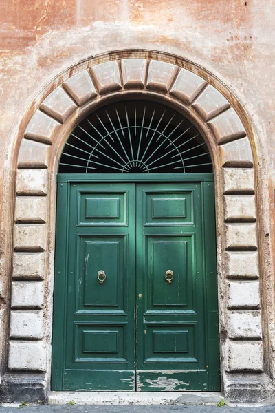 Old doorway in Rome, Italy — Stock Photo, Image